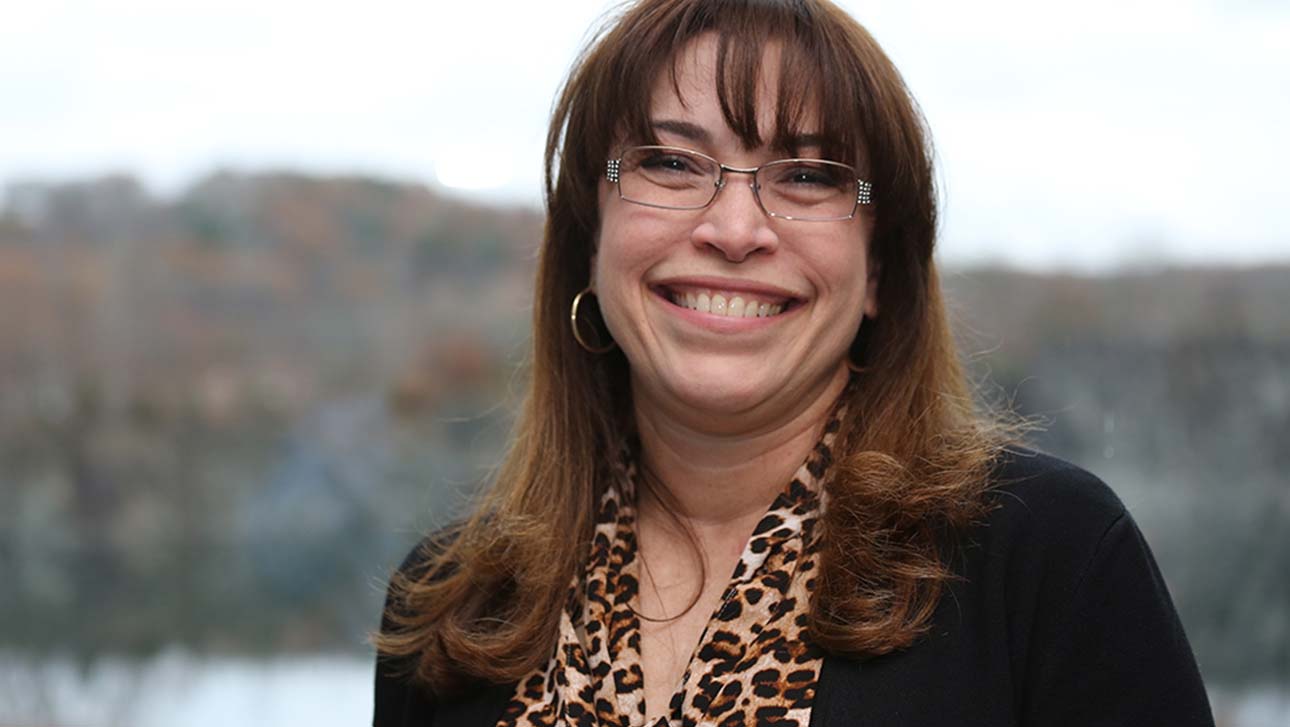 Headshot of Wanda Castro-Borrero, MD, Director of US Medical MS Franchise at Biogen